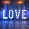 Letras luminosas LED «LOVE» de 5 pés para decoração em casamentos