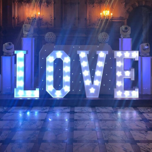 Letras luminosas LED «LOVE» de 5 pés para decoração em casamentos