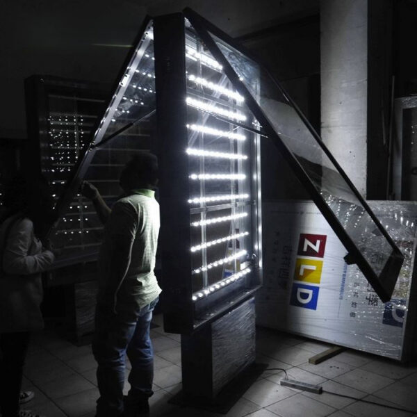 Double-Sided Scrolling LED Street Light Box with Independent Base