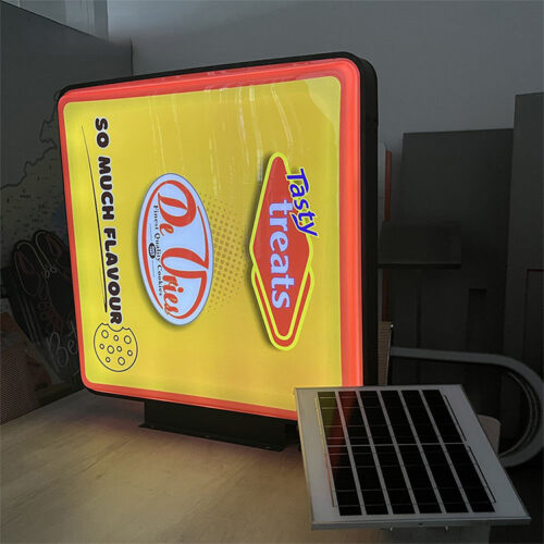 Solar-Powered Six-Poster Street Light Box with Toughened Glass