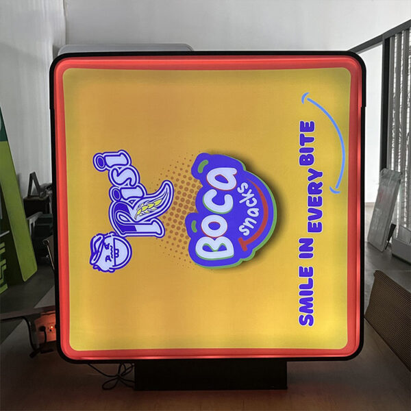 Solar-Powered Six-Poster Street Light Box with Toughened Glass