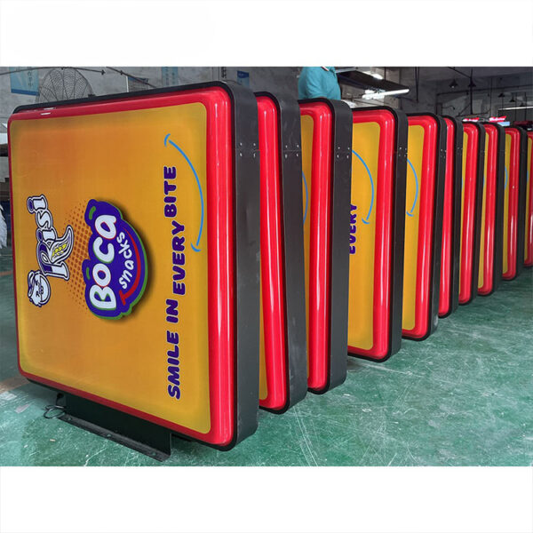 Solar-Powered Six-Poster Street Light Box with Toughened Glass